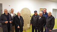 Unser Foto zeigt (von links) Anton Pemitchka, Hans Richter, Rudi Heim&uuml;ller, Erwin Kirchner, Gerd Schindelmann, Horst Zintl und im Hintergrund Schulrektor Hans-J&uuml;rgen Hanna.