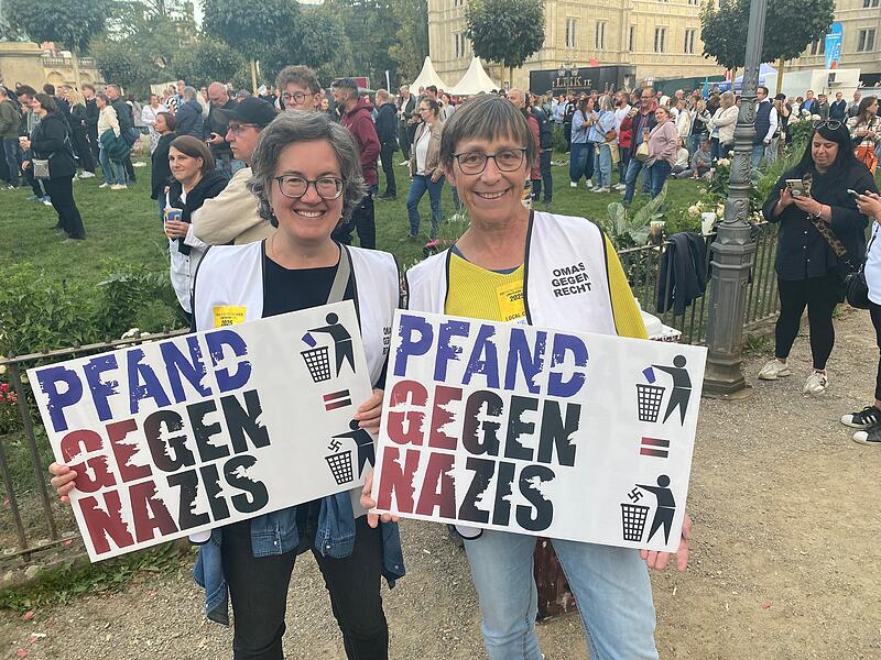 Laut gegen Nazis: Omas gegen Rechts bei Fanta 4 in Coburg