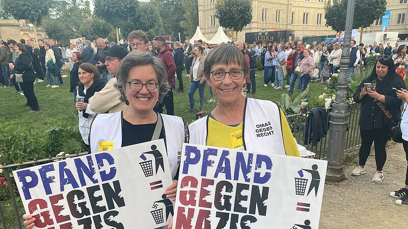 Laut gegen Nazis: Omas gegen Rechts bei Fanta 4 in Coburg