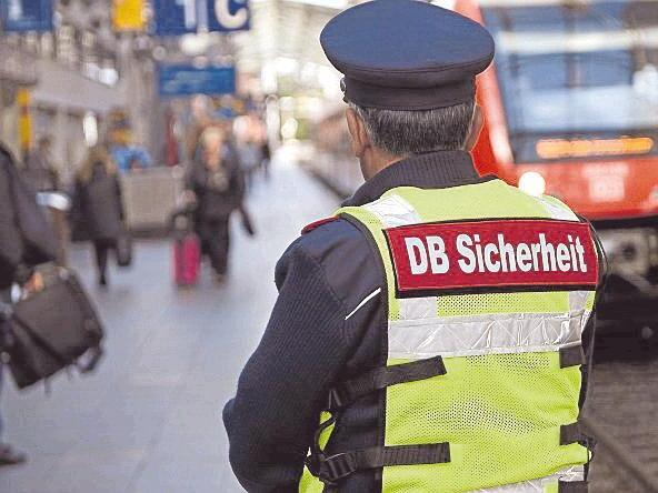 Die Eisenbahnergewerkschaft EVG fordert mehr Sicherheit der Besch&auml;ftigten.