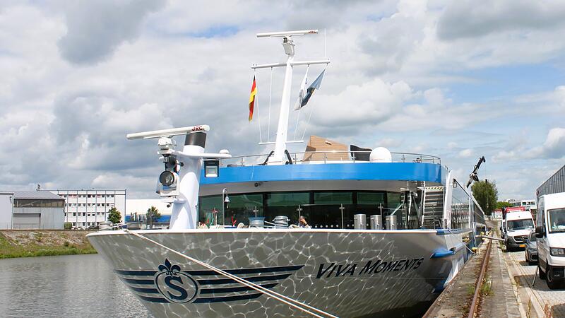 Nach Kollision mit Br&uuml;cke in Knetzgau: Die Reparaturarbeiten am Flusskreuzfahrtschiff Viva Moments sind fast abgeschlossen.