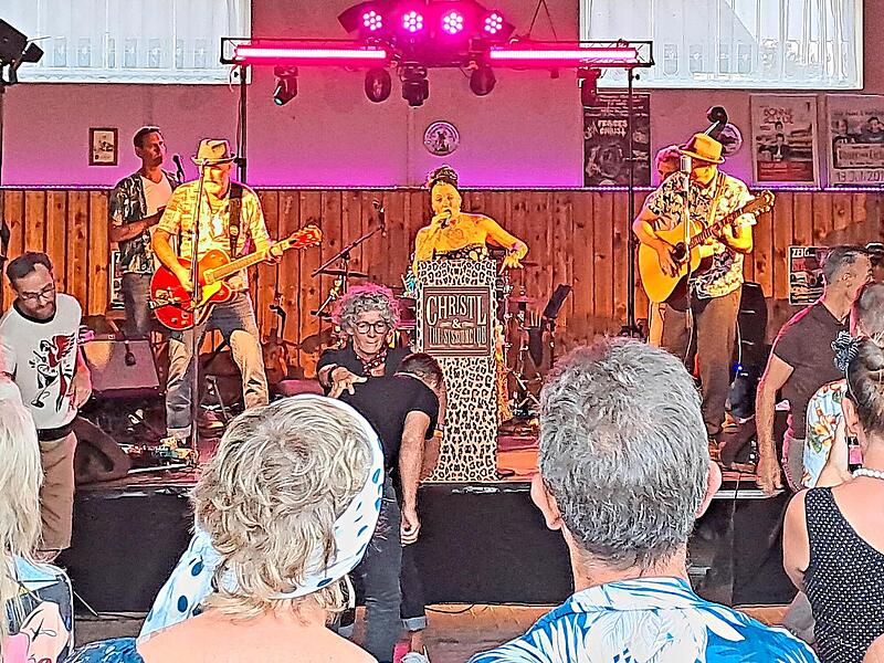 50er-Jahre Feeling gab es am Samstagabend in Buchau. 50er-Jahre Feeling gab es am Samstagabend in Buchau.