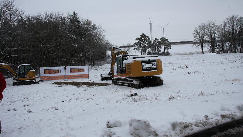 Auf der ungenutzen Fl&auml;che unmittelbar vor dem AWZ sollen f&uuml;r rund vier Millionen Euro ein neuer Sozialtrakt, eine Tankstelle und eine Fahrzeughalle entstehen.