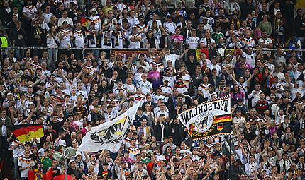 Fast 30.000 Zuschauer im Stadion, fast 11 Millionen an den TV-Ger&auml;ten. Doch zu sehen war bei Deutschland gegen Griechenland nicht alles.