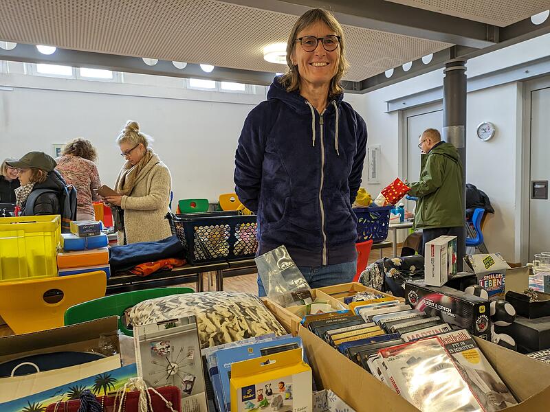 Birgit Schmidt, ebenfalls Lehrerin am Herder-Gymnasium, beteiligte sich ebenso selbst am Flohmarkt.Earth Day Forchheim Birgit Schmidt, ebenfalls Lehrerin am Herder-Gymnasium, beteiligte sich ebenso selbst am Flohmarkt.Earth Day Forchheim