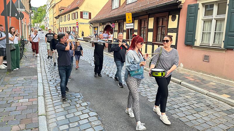 Spanferkel-Festzug zur Jakobskerwa