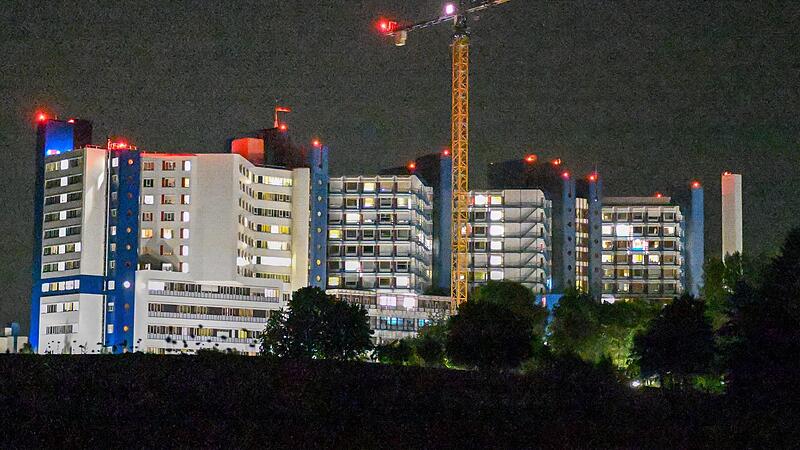 Die Leitung des Bamberger Klinikums warnt vor Versorgungsengpässen bis hin zur Insolvenz, sollten Kostenspirale und Fachkräftemangel weitergehen. Die Leitung des Bamberger Klinikums warnt vor Versorgungsengpässen bis hin zur Insolvenz, sollten Kostenspirale und Fachkräftemangel weitergehen.