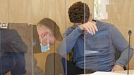 Der Bundespolizist aus dem Kreis Coburg bekommt vor der Verhandlung die Fußfesseln abgenommen. Anschließend berichtet eine Zeugin, wie sie von O. gleich zweimal über den Tisch gezogen worden sein soll.