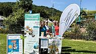 Informationen über Hitze- und Sonnenschutz geben (v. l.) Clara Knol (Ebsermare), Hannah Dieter (Fachbereich Klima Landratsamt Forchheim), Michaela Ebert (Gesundheitsamt Forchheim) und Katharina Denker („Gesundheitsregion plus“).