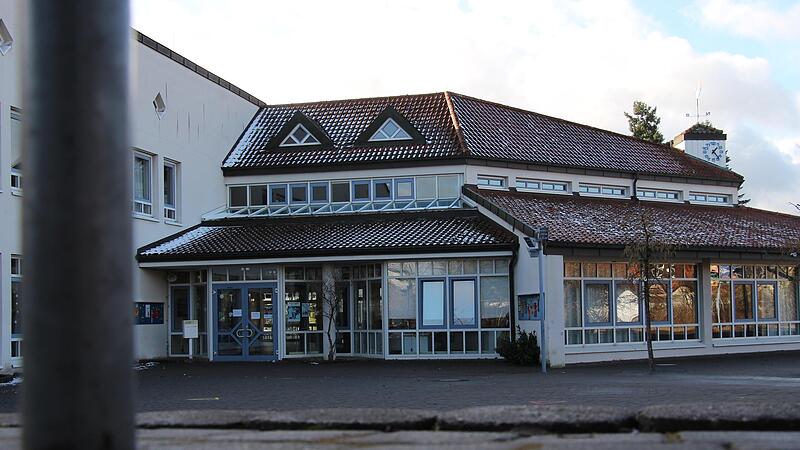 An der Grundschule Höchstadt Süd herrscht zunehmend Schülermangel. Anders an der Anton-Wölker-Grundschule. Die Stadt Höchstadt will daher den Schulsprengel neu zuschneiden. An der Grundschule Höchstadt Süd herrscht zunehmend Schülermangel. Anders an der Anton-Wölker-Grundschule. Die Stadt Höchstadt will daher den Schulsprengel neu zuschneiden.