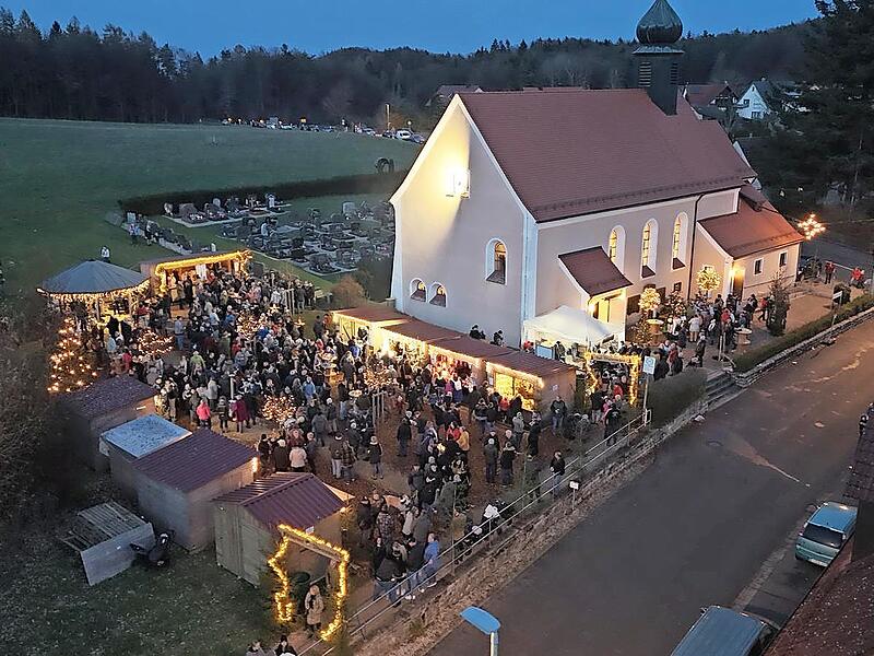 Schon am Wochenende können sich Gäste des Kleingeseer Adventsmarktes mit einer Krippenausstellung in Weihnachtsstimmung bringen. Schon am Wochenende können sich Gäste des Kleingeseer Adventsmarktes mit einer Krippenausstellung in Weihnachtsstimmung bringen.
