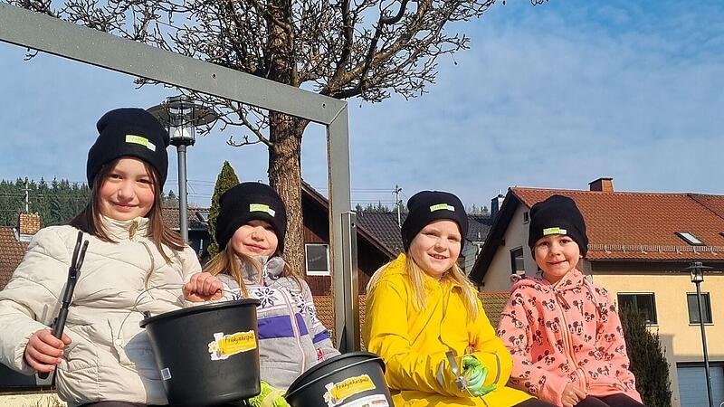 Sie warten auf ihren Einsatz &ndash; engagierte Kinder in Steinwiesen.