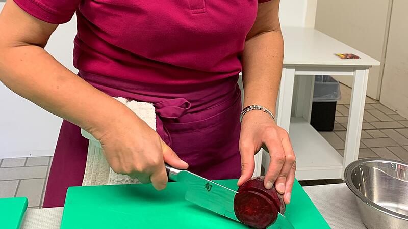 Auch mit vorgekochter Roter Bete lassen sich die Gerichte sehr gut zubereiten. Doch im Schnellkochtopf ben&ouml;tigen rote Bete nur acht bis zehn Minuten, bis sie gar sind.