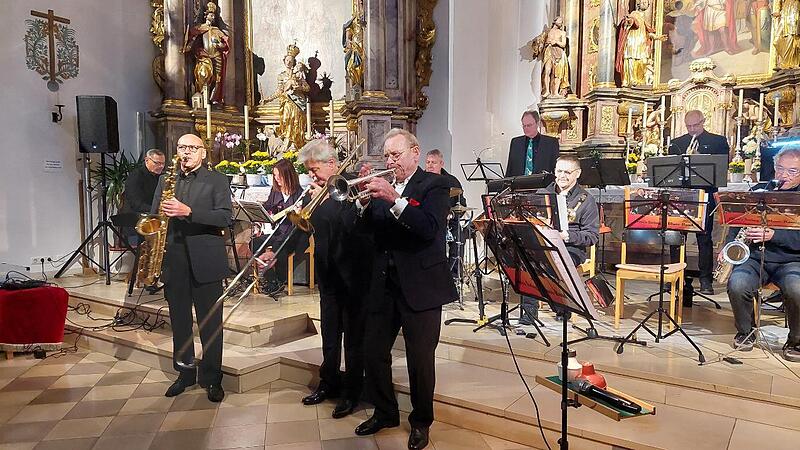 Eine Zeitreise durch die Welt des Jazz und des Blues war das Konzert in der Pfarrkirche St. Wenzeslaus. Eine Zeitreise durch die Welt des Jazz und des Blues war das Konzert in der Pfarrkirche St. Wenzeslaus.