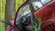 Autounfall Crash Das Auto des 18-Jährigen prallte bei Wachenheim an der Weinstraße gegen einen Baum. (Symbolbild)