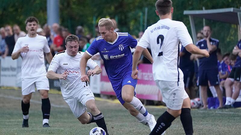 Moritz M&ouml;nch (blaues Trikot) vom SV Coburg-Ketschendorf ist endlich wieder zur&uuml;ck auf dem Platz.