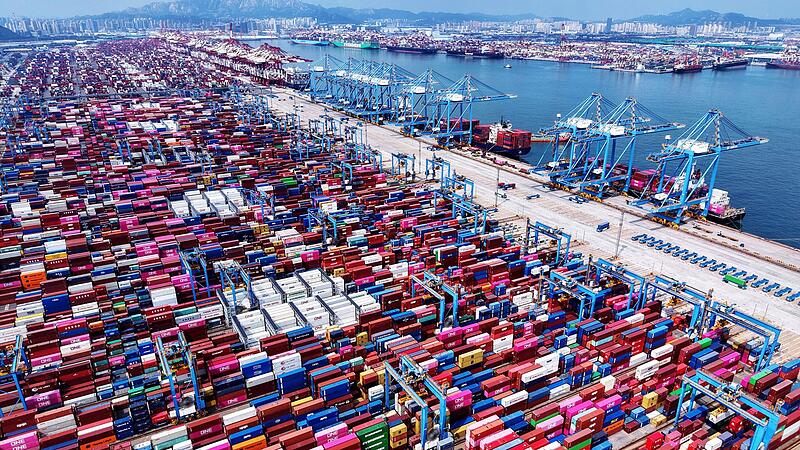 China - Containerterminal Qingdao China - Containerterminal Qingdao