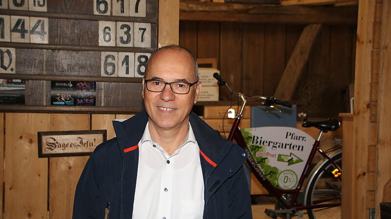 Gemeinsam haben die syrischen Gefl&uuml;chteten und Hans Ulrich Gruber vom Pfarramt in Schwarzach die Scheune der Gemeinde zu einer Event Scheune umgebaut.