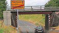In der Bahnunterf&uuml;hrung steckten zwei Autos fest, da die Unterf&uuml;hrung durch den Starkregen vollgelaufen war. J&uuml;rgen Wittrin
