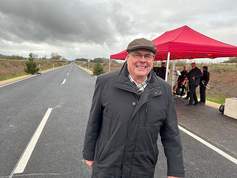 Eröffnung neue Umgehungsstraße bei CoburgEröffnung neue Umgehungsstraße bei Coburg Staatsstraße 2205 bei Coburg: Eröffnung der neuen Trasse zwischen Coburg und Wiesenfeld