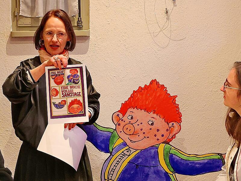 Kuratorin Dagmar Stonus pr&auml;sentiert vor Studierenden der Uni Bamberg das Konzept f&uuml;r das Paul Maar-Museum.