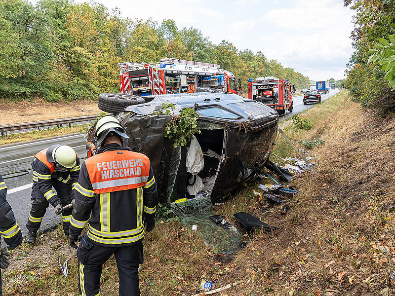 Schwerer Unfall auf A73 bei Eggolsheim: Auto überschlägt sich nach Regenschauer Schwerer Unfall auf A73 bei Eggolsheim: Auto überschlägt sich nach Regenschauer