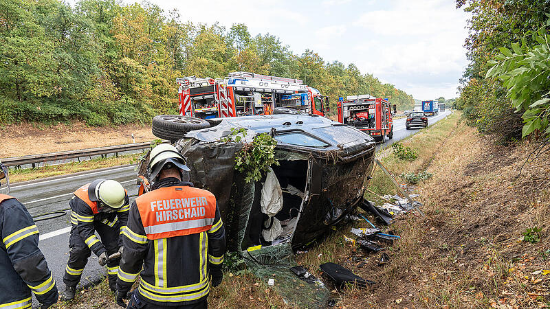 Schwerer Unfall auf A73 bei Eggolsheim: Auto überschlägt sich nach Regenschauer Schwerer Unfall auf A73 bei Eggolsheim: Auto überschlägt sich nach Regenschauer