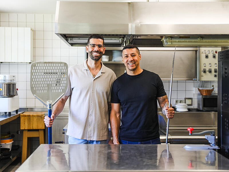 Fernando Bernardo und Fabiano Cortes Ramos (Bild von links) wollen italienische Lebensfreude in die MTV-Gastst&auml;tte in Bamberg bringen. Ab Mitte Juli wollen sie neu er&ouml;ffnen. Dann gibt es Pizza und Pasta, aber auch fr&auml;nkische Speisen.