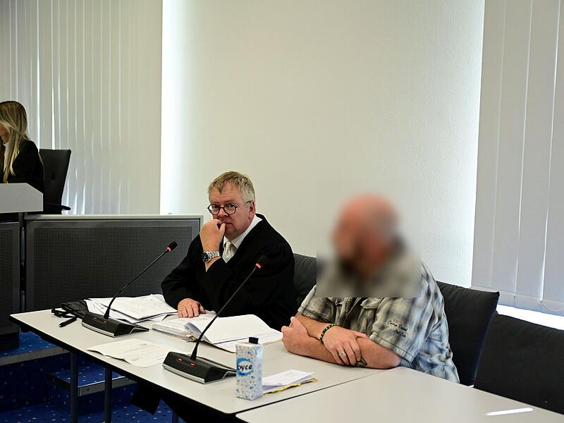 Rechtsanwalt Thomas Gärtner aus Bamberg und der Angeklagte