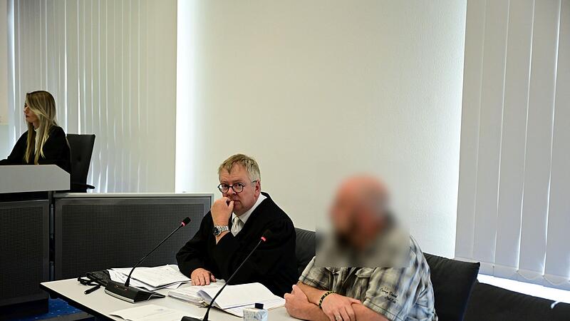 Rechtsanwalt Thomas Gärtner aus Bamberg und der Angeklagte