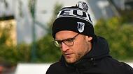 Mit gesenktem Kopf verlässt der Marktzeulner Spielertrainer Lukas Engelmann am vergangenen Sonntag nach der 2:3-Niederlage beim FC Lichtenfels II den Platz.