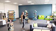 Großzügig mit „Wohnzimmercharakter“, die neue Schulbibliothek der Mittelschule Ebern, worüber sich die verantwortliche Lehrkraft Saskia Hofmann freut. Großzügig mit „Wohnzimmercharakter“, die neue Schulbibliothek der Mittelschule Ebern, worüber sich die verantwortliche Lehrkraft Saskia Hofmann freut.