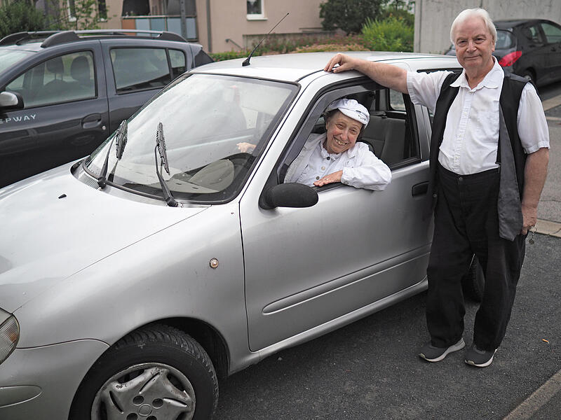 Schlagerduo singt f&uuml;r Senioren: Aber es fehlt ein Auto