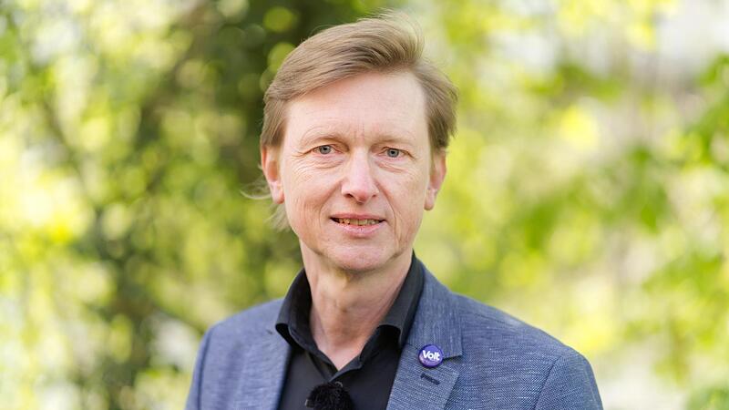 Volt-Stadtrat Hans-G&uuml;nter Br&uuml;nker bedauert den Abschied von Kristin Knebel.