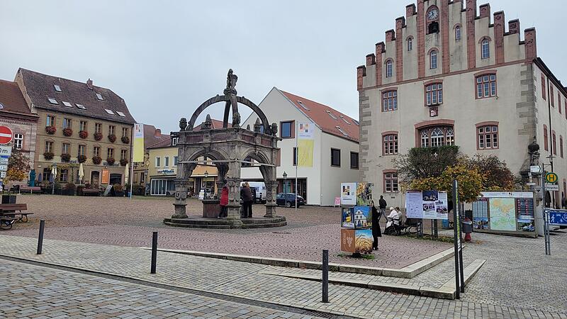 Marktplatz und Buttenmarkt Hammelburg: neues Pflaster bei Umgestaltung