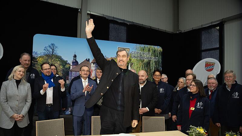 CSU-Wahlkampf in Coburg: S&ouml;ders besucht UntersiemauWahlkampf: S&ouml;der plaudert in Untersiemau aus dem N&auml;hk&auml;stchen