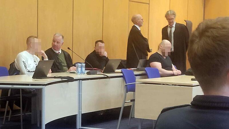 Tritte gegen den Kopf können zur Anklage wegen versuchten Totschlags führen. Diese Erfahrung mussten drei Männer aus Neustadt und Sonneberg machen, die sich deswegen in Untersuchungshaft befinden und vor Gericht verantworten müssen. Tritte gegen den Kopf können zur Anklage wegen versuchten Totschlags führen. Diese Erfahrung mussten drei Männer aus Neustadt und Sonneberg machen, die sich deswegen in Untersuchungshaft befinden und vor Gericht verantworten müssen.