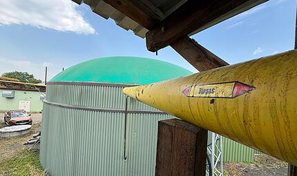 Mit dem Biogas, das t&auml;glich durch diese gelben Leitungen flie&szlig;t, k&ouml;nnen im Landkreis Forchheim ganze Kommunen mit Strom versorgt werden. Mit einem neuen Gesetz der Bundesregierung k&ouml;nnte sich das bald &auml;ndern, warnen Landwirte aus der Region.