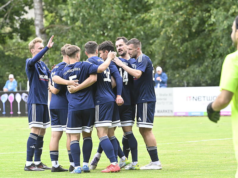 Der TSV Mönchröden freut sich über einen 2:0-Erfolg gegen Vatan Spor Aschaffenburg.