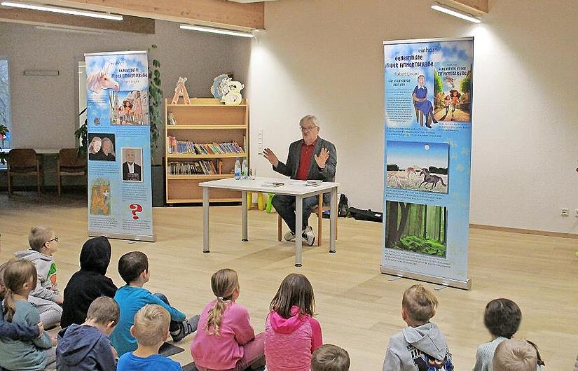 Die Kinder der Grundschule Wartmannsroth mit Autor Norbert Lingen. Die Kinder der Grundschule Wartmannsroth mit Autor Norbert Lingen.