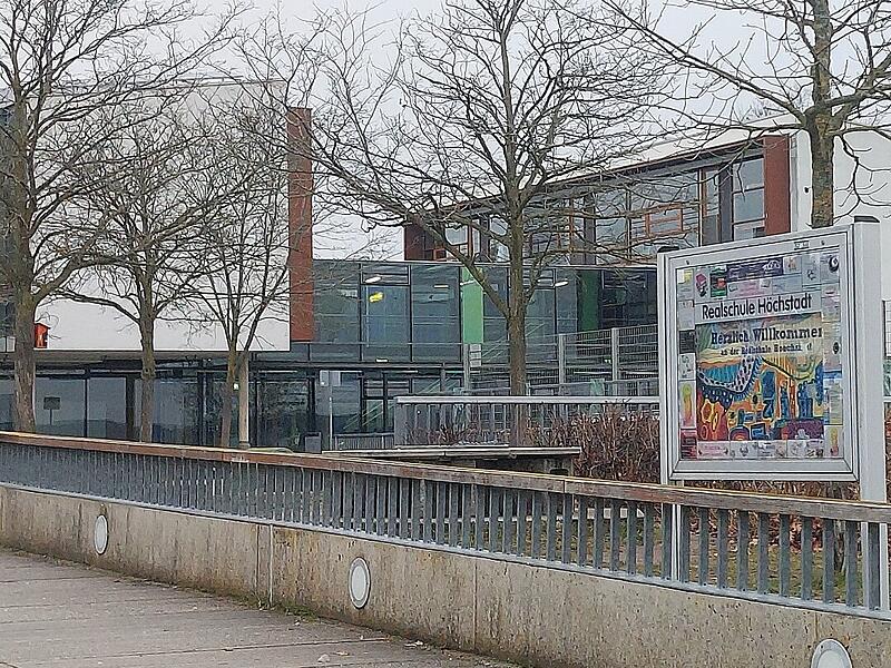 Die Realschule Höchstadt hat Raummangel und bräuchte den passenden Anbau. Die Realschule Höchstadt hat Raummangel und bräuchte den passenden Anbau.