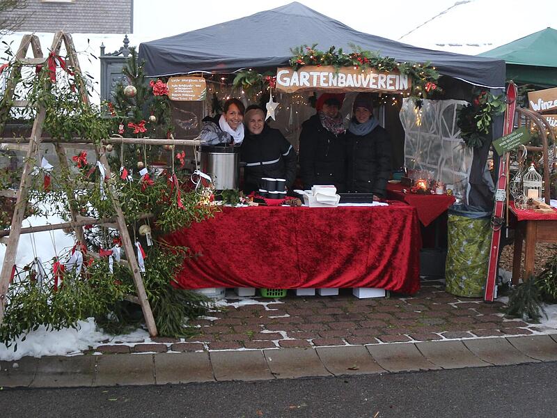 Der Adventsmarkt rund um den Kirchturm in Oberleichtersbach findet heuer am Samstag, 6. Dezember, statt.