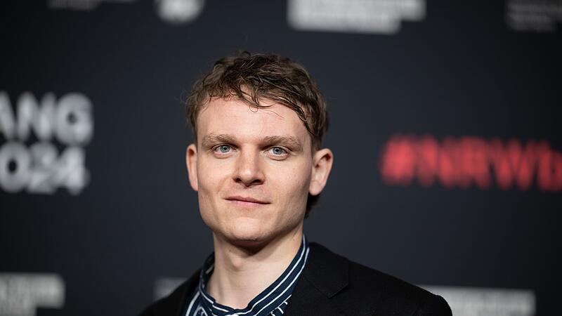 Johannes Hegemann erhält den «Blauen Panther» Johannes Hegemann erhält den «Blauen Panther»