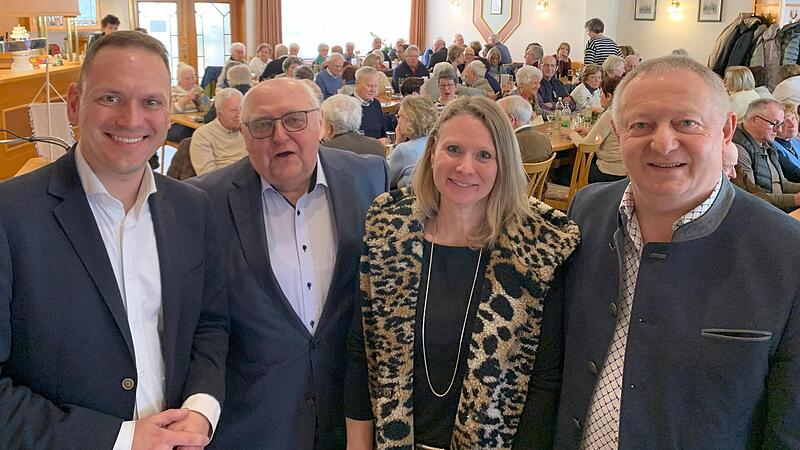 Mario G&ouml;tz, Siegfried Erhard, Nadine Fuhl und Thomas Bold beim Fischessen der Senioren-Union der CSU.