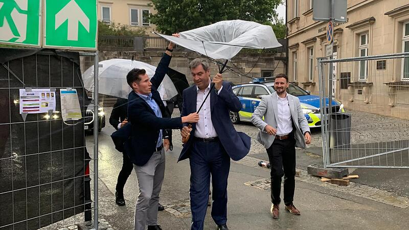 Bayerns Ministerpr&auml;sident Markus S&ouml;der trifft beim Samba-Festival in Coburg ein.