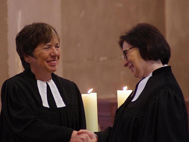 Margot Käßmann und die evangelische Pfarrerin Jacqueline Barraud-Volk in der Erlöserkirche von Bad Kissingen. Margot Käßmann und die evangelische Pfarrerin Jacqueline Barraud-Volk in der Erlöserkirche von Bad Kissingen.
