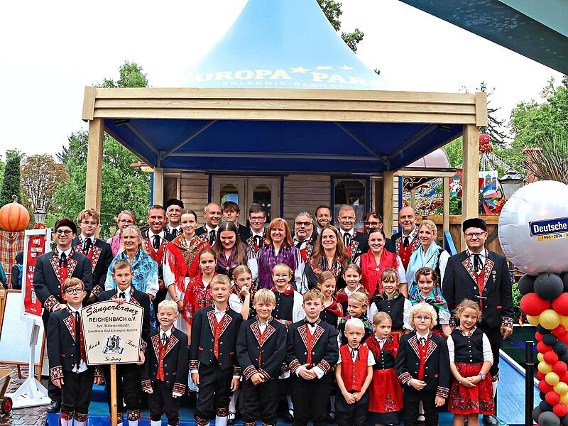 Die Trachtler des S&auml;ngerkranz Reichenbach im Europa Park.Matthias N&ouml;th