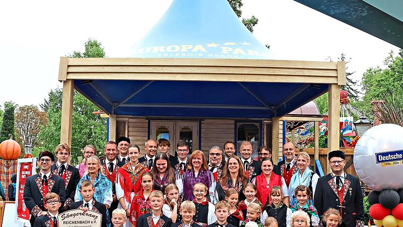 Die Trachtler des S&auml;ngerkranz Reichenbach im Europa Park.Matthias N&ouml;th
