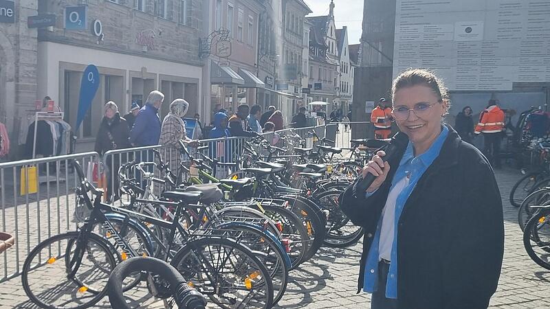 Kuriosit&auml;ten unter dem Hammer: Das war bei der Fundsachenversteigerung in Forchheim geboten