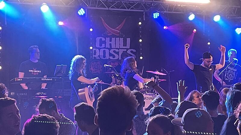 Die &bdquo;Chili Roses&ldquo; spielen mittlerweile in den Festzelten der Region vor vielen Zuschauern.Forchheim & Fr&auml;nkische Schweiz